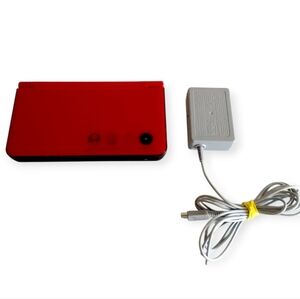Nintendo DSi XL Super Mario 25th Anniversary Console with Charger! Tested/Works!